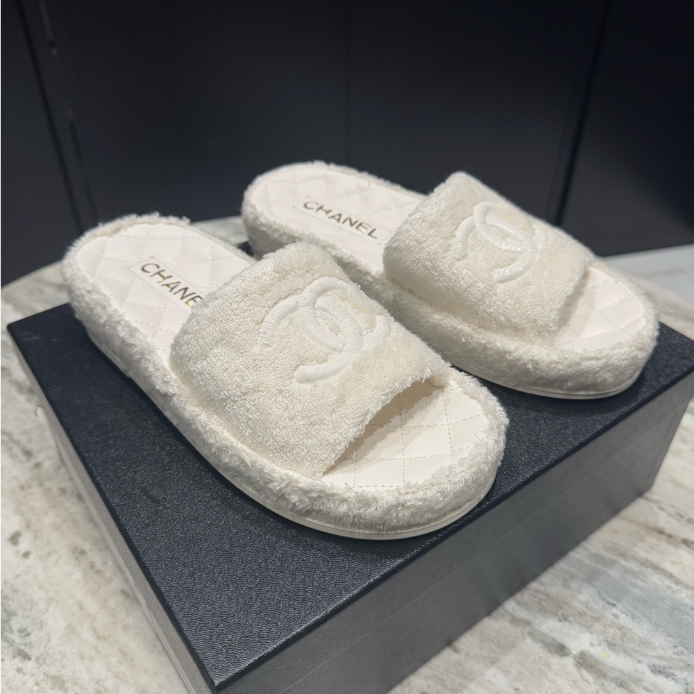 CHANEL White Slippers